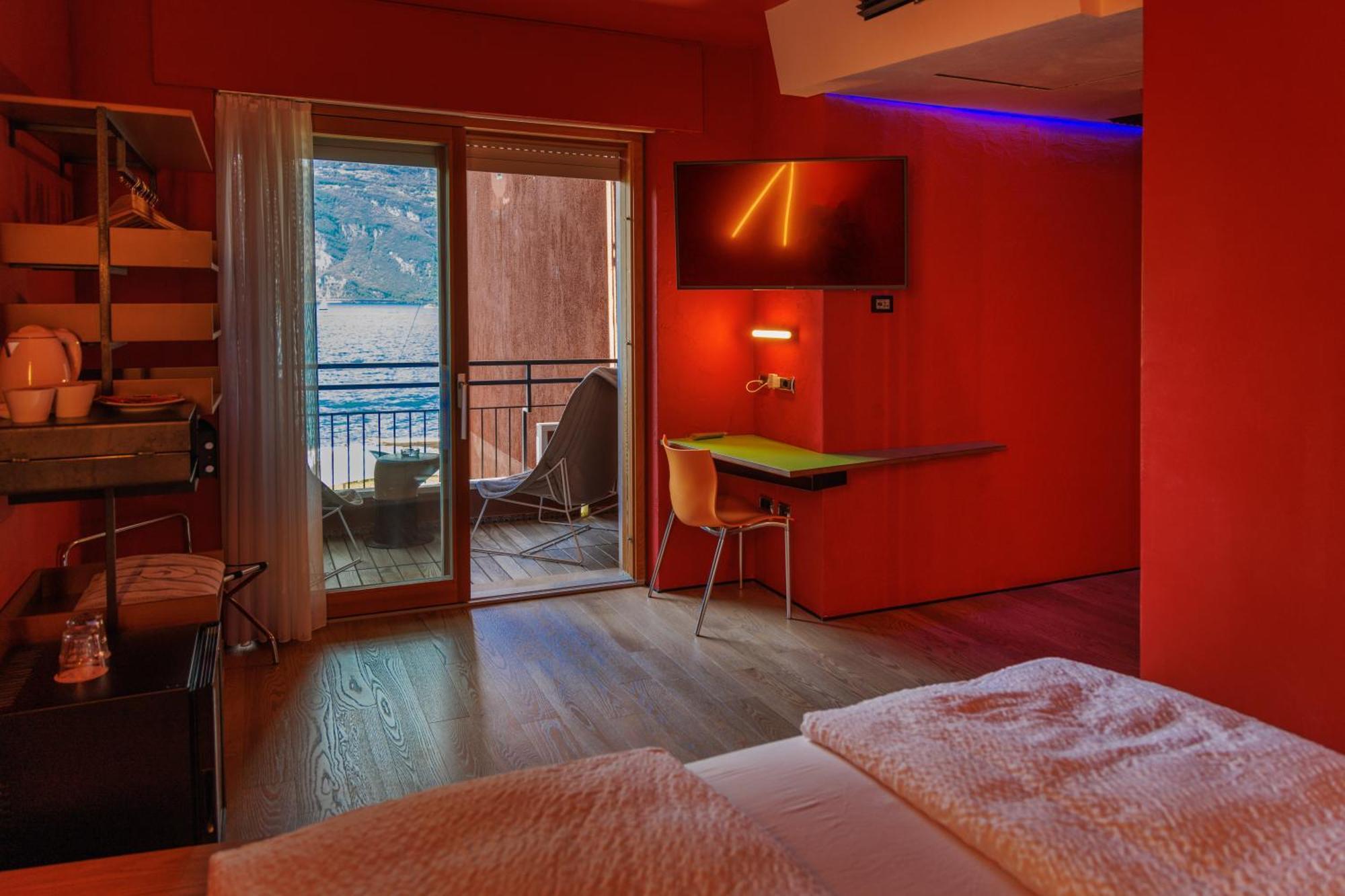 Ambienthotel Primaluna Malcesine Exterior photo